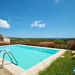 Villa Con Piscina By Budoniaffiti *