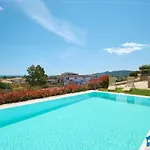 Villa Con Piscina By Budoniaffiti Budoni