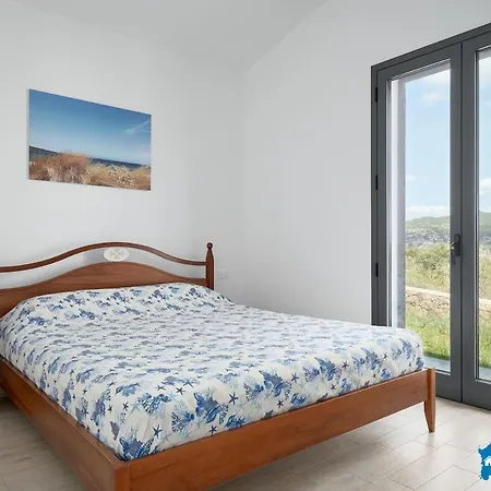 Villa Con Piscina By Budoniaffiti Budoni