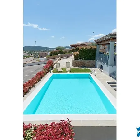 Con Piscina By Budoniaffiti *