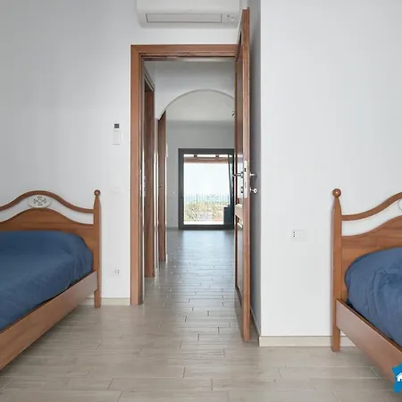 Con Piscina By Budoniaffiti Villa *