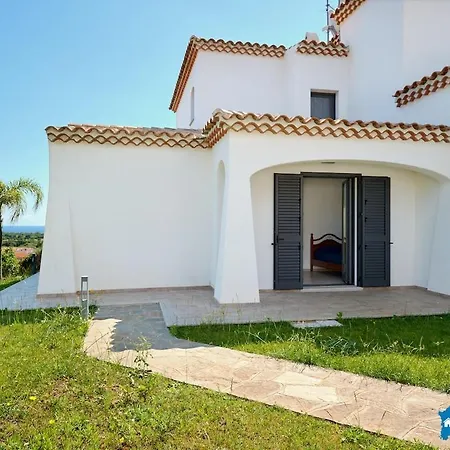 Villa Con Piscina By Budoniaffiti *