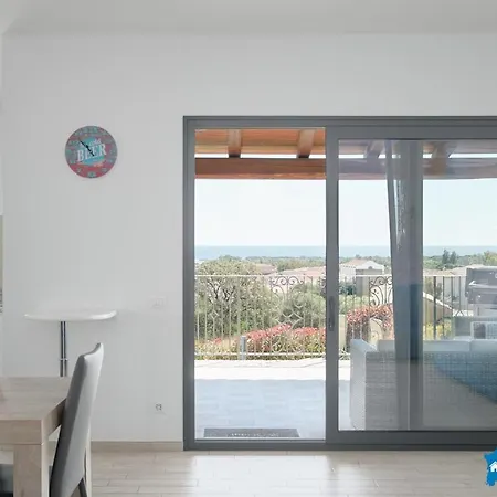 Con Piscina By Budoniaffiti Villa