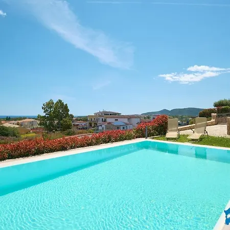 Villa Con Piscina By Budoniaffiti Budoni