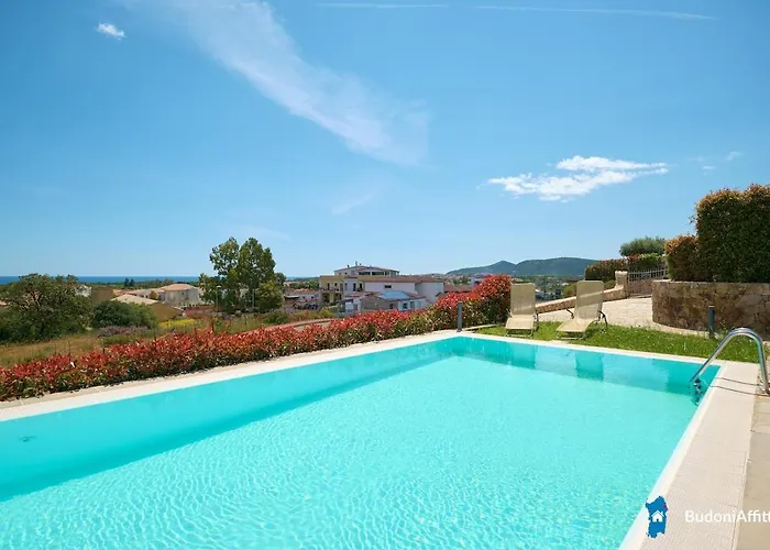 Villa Con Piscina By Budoniaffiti Budoni