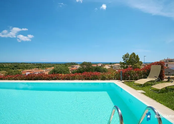 Con Piscina By Budoniaffiti *